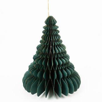 Großer Weihnachtshänger „Honeycomb Weihnachtsbaum“ in Flaschengrün mit feinem Goldrand, ca. 20 × 24 cm, dekorativer Papieranhänger in Wabenstruktur, präsentiert mit goldfarbener Aufhängung zur Veranschaulichung von Form, Farbe und Material - Vollansicht