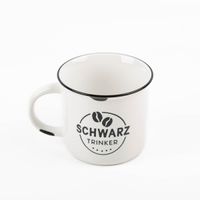 92932-Tasse-Vintage-Schwarztrinker-Keramik-im-Emaille-Look-400ml-von-Grafik-Werkstatt-IMG-0479.jpg Beigefarbene Vintage-Tasse im Emaille-Look von Grafik Werkstatt mit schwarzem Schriftzug „Kaffee – die wichtigste Mahlzeit des Tages“, Keramik, 400 ml - Nahaufnahme
