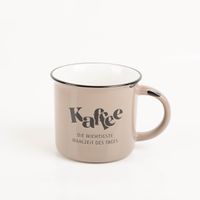 Vintage-Keramiktasse von Grafik Werkstatt mit 400 ml Fassungsvermögen. Der humorvolle Spruch Kaffee – Die wichtigste Mahlzeit des Tages macht sie zum idealen Geschenk für jeden Kaffeeliebhaber - Vollansicht