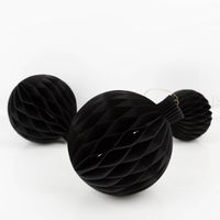Weihnachtshänger Honeycomb Kugel schwarz 25 x 22 cm (H x D) recyceltes Papier von Boltze Home - mit weiteren Anhaengern praesentiert