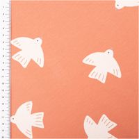 Rosa French Terry Sommersweat mit weißen Vogel-Motiven, weicher Stoff mit Schlingenstruktur, ideal für Kleidung und Accessoires - mit Massband