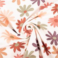 93012-French-Terry-Blumen-wollweiss-Sommersweat-mit-Schlingenstruktur-150cm-IMG-0906.jpg Wollweißer French Terry Sommersweat mit großen bunten Blumen in Orange, Rosa und Lila, weiche Schlingenstruktur, ideal für Kleidung - kunstvoll eingedreht in Falten