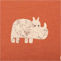 Baumwollstoff in Terracotta mit weißen Nashorn-Motiven, elastisch, hautfreundlich und weich, ideal für Kinderkleidung - Nahaufnahme