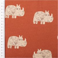 93020-Terry-Krepp-Jersey-Stoff-Baumwolle-Nashorn-terracotta-145cm-elastisch-und-hautfreundlich-IMG-0942.jpg Baumwollstoff in Terracotta mit weißen Nashorn-Motiven, elastisch, hautfreundlich und weich, ideal für Kinderkleidung - mit Massband