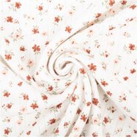 Strickstoff Ajour Pointelle aus Baumwolle mit kleinen Blumenmotiven in Rostrot und Rosa auf wollweißem Hintergrund, leicht transparent und weich, 145 cm Breite - kunstvoll eingedreht in Falten