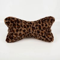 Magma Leseknochen Nackenkissen aus Plüsch, Leo-Muster in Braun, ergonomische Knochenform, weich gepolstert, 42×22×22 cm, vielseitig als Lese- und Stützkissen nutzbar - Vollansicht