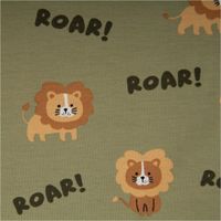 Weicher Baumwolljersey mit Löwenmotiv und Schriftzug ‚ROAR!‘ auf olivgrünem Hintergrund – kindgerecht gestaltet, ideal für Shirts, Leggings und Babybekleidung - Nahaufnahme