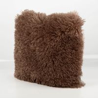 Kuschelkissen Frieda in Flokati-Schaffell-Optik, Farbe Taupe, 45x45 cm, quadratisches Dekokissen mit langflorigem, dichtem Flor, weich und voluminös für Wohnbereiche - Vollansicht