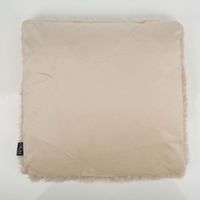 Zweiseitiges Kuschelkissen, 45x45 cm, Farbe Dove White, eine Seite flauschiger Plüsch, andere glatter Velours, quadratisch, weiches Wohnkissen mit dezenter Struktur - Rueckseite