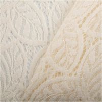 Zarte Spitze mit Chenille-Blätterdessin in Wollweiß – edel und leicht transparent, präsentiert mit feiner Struktur für elegante Kleider, Brautmode oder stilvolle Deko - mit Rueckseite