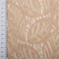 Feine Spitze mit Chenille-Blätterdessin in zartem Beige – edel strukturiert und halbtransparent, perfekt für festliche Mode, Brautaccessoires oder elegante Dekorationen - mit Massband
