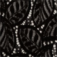 93068-Spitze-mit-Chenille-Blaetterdessin-Meterware-schwarz-150cm-breit-IMG-4808.jpg Hochwertige Spitze mit Chenille Blätterdessin in elegantem Schwarz besticht durch ihre samtige Textur und das filigrane Muster. Die 150 cm breite Meterware ist ideal für exklusive, festliche Bekleidung - Nahaufnahme