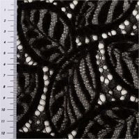 93068-Spitze-mit-Chenille-Blaetterdessin-Meterware-schwarz-150cm-breit-IMG-4809.jpg Hochwertige Spitze mit Chenille Blätterdessin in elegantem Schwarz besticht durch ihre samtige Textur und das filigrane Muster. Die 150 cm breite Meterware ist ideal für exklusive, festliche Bekleidung - mit Massband