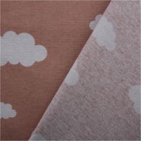 93116-Flanell-Stoff-Baumwollflanell-Wolken-rosa-1-47m-Breite-IMG-1499.jpg Baumwollflanell Stoff in Rosa mit weißen Wolkenmotiven – weich, warm und perfekt für Baby- und Kindertextilien oder kuschelige Bettwäsche - mit Rueckseite