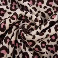 Samtweicher Nickistoff aus Baumwoll-Velours in Beige mit Leo-Muster in Braun und Rosa, 1,50 m breit – elastisch, kuschelig und vielseitig einsetzbar - kunstvoll eingedreht in Falten