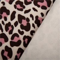 93124-Nicki-Stoff-Velours-Baumwolle-Leo-beige-braun-rosa-1-50-m-Breite-IMG-1307.jpg Samtweicher Nickistoff aus Baumwoll-Velours in Beige mit Leo-Muster in Braun und Rosa, 1,50 m breit – elastisch, kuschelig und vielseitig einsetzbar - mit Rueckseite