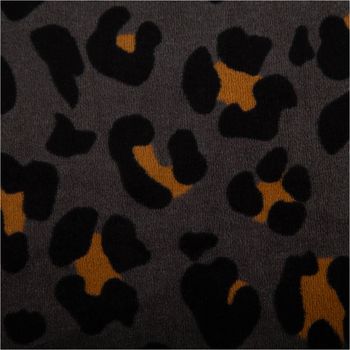 Weicher Nickistoff aus Baumwoll-Velours in Grau mit Leo-Muster in Schwarz und Braun, 1,50 m breit – dehnbar, anschmiegsam und ideal für Bekleidung - Nahaufnahme