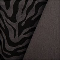 93128-Nicki-Stoff-Velours-Baumwolle-Zebra-grau-schwarz-1-50-m-Breite-IMG-1337.jpg Nickistoff aus Baumwoll-Velours in Grau mit Zebramuster in Schwarz, 1,50 m breit – weich, elastisch und ideal für stilvolle, bequeme Bekleidung - mit Rueckseite