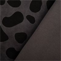Weicher Nickistoff aus Baumwoll-Velours in Grau mit schwarzem Panther-Print, 1,50 m breit – samtig, elastisch und ideal für gemütliche Kleidung - mit Rueckseite