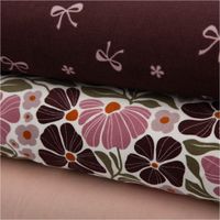 93131-Cord-Stoff-Feincord-21W-Baumwolle-mit-Kirschen-rosa-rot-1-45m-Breite-IMG-1259.jpg Feincordstoff aus Baumwolle in Rosa mit kleinen roten Kirschen, 1,45 m breit, weich und fein strukturiert – perfekt für verspielte Mode und Accessoires - in Kombination mit anderen Stoffen praesentiert