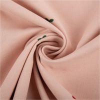 93131-Cord-Stoff-Feincord-21W-Baumwolle-mit-Kirschen-rosa-rot-1-45m-Breite-IMG-1265.jpg Feincordstoff aus Baumwolle in Rosa mit kleinen roten Kirschen, 1,45 m breit, weich und fein strukturiert – perfekt für verspielte Mode und Accessoires - kunstvoll eingedreht in Falten