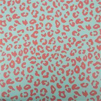 Mintfarbenes Kunstleder „Happy Leo“, präsentiert mit korallrotem Leopardenmuster von Cherry Picking by Swafing für moderne DIY-Projekte - Vollansicht