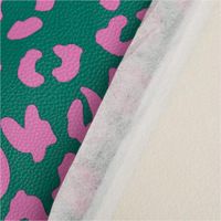 Grün-pinkes Kunstleder „Happy Leo“, präsentiert mit modernem Leopardenmuster von Cherry Picking by Swafing für kreative Nähprojekte - mit Rueckseite