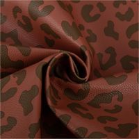 Braunes Kunstleder „Happy Leo“, präsentiert mit olivfarbenem Leopardenmuster von Cherry Picking by Swafing für trendige Accessoires und Nähideen - kunstvoll eingedreht in Falten
