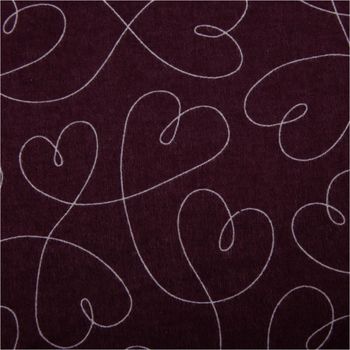 Baumwollflanell Stoff in Aubergine mit weißen Herzlinien – weich, wärmend und ideal für gemütliche Kleidung oder Heimtextilien - Nahaufnahme