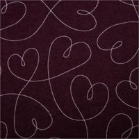 93149-Flanell-Stoff-Baumwollflanell-Herzen-aubergine-weiss-1-47m-Breite-IMG-1490.jpg Baumwollflanell Stoff in Aubergine mit weißen Herzlinien – weich, wärmend und ideal für gemütliche Kleidung oder Heimtextilien - Nahaufnahme