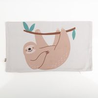 93165-Kissenhuelle-Faultier-Kinderkissen-aus-Baumwolle-beige-30x50cm--IMG-3403.jpg Hochwertige Kissenhülle mit einem niedlichen, schlafenden Faultier-Motiv auf einem dezenten, beigen Hintergrund. Das 30 x 50 cm große Kinderkissen aus weicher Baumwolle von Atmosphera sorgt für eine gemütliche Atmosphäre im Kinderzimmer - ohne Fuellung