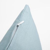 93167-Kissenhuelle-Wolke-mit-Lachgesicht-Kinderkissen-aus-Baumwolle-blau-30x50cm--IMG-3420.jpg Hochwertige Kissenhülle mit einer freundlich lächelnden, weißen Wolke auf einem sanften, hellblauen Hintergrund. Das 30 x 50 cm große Kinderkissen aus weicher Baumwolle sorgt für eine traumhafte Atmosphäre im Kinderzimmer - Reissverschluss