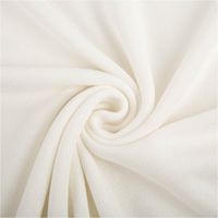 93171-Strickstoff-aus-100--Baumwolle-in-Wollweiss-135cm-Breite--IMG-1399.jpg Strickstoff aus 100 % Baumwolle in Wollweiß, 135 cm breit – natürlich, weich und vielseitig einsetzbar für Kleidung, Accessoires und Heimtextilien - kunstvoll eingedreht in Falten
