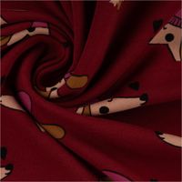 French Terry Sommersweat Dackel mit Mütze, Digitaldruck rot. Das Muster zeigt charmante Hunde mit rosa Strickmützen, 1,48m breit - kunstvoll eingedreht in Falten