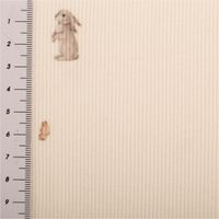 93211-Jersey-Stoff-Rippjersey-Baumwolle-Hase-Rotkehlchen-Schmetterling-wollweiss-1-20m-Breite-IMG-2425.jpg Wollweißer Rippjersey aus Baumwolle, präsentiert mit zarten Motiven von Hase, Rotkehlchen und Schmetterling als weicher Stoff, 1,20 m breit - mit Massband