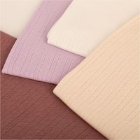 93215-Strickstoff-Ajour-Pointelle-Baumwolle-Streifen-Lochmuster-wollweiss-145-cm-Breite-IMG-2432.jpg Wollweißer Ajour-Strickstoff aus Baumwolle, präsentiert mit feinem Pointelle-Lochmuster in Streifenoptik als leichter Stoff, 145 cm breit - in Szene gesetzt