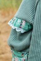 93220-Strickstoff-Grobstrick-mit-Baumwolle-480g-qm-heavy-knit-einfarbig-gruen-150-cm-Breite-14249-022-7.jpg Nahaufnahme von Pullover aus Strickstoff Grobstrick mit Baumwolle 480g/qm heavy knit einfarbig grün 150 cm Breite