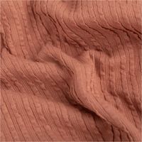93227-Jersey-Stoff-Ripp-Jacquard-Baumwolle-Streifen-rosa-1-35m-Breite-IMG-2713.jpg Jersey Stoff Ripp-Jacquard aus Baumwolle in Rosa. Die Struktur zeigt vertikale Streifen in einer breiten und feinen Rippung, 1,35m breit - stilvoll drapiert