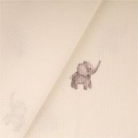 93237-Jersey-Stoff-Rippjersey-Baumwolle-Elefanten-wollweiss-1-20m-Breite-IMG-2408.jpg Wollweißer Rippjersey aus Baumwolle, präsentiert mit kleinen grauen Elefantenmotiven als weicher, elastischer Stoff, 1,20 m breit - mit Rueckseite
