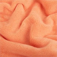 Bambus Fleece Stoff mit Baumwolle in uni Koralle. Detailansicht der weichen, saugfähigen und flauschigen Oberfläche, 1,45m breit - stilvoll drapiert