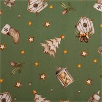 Weihnachtsstoff Baumwollstoff Popeline Allover. Das Muster in Grün und Beige zeigt Vogelhäuschen, Bäume, Laternen und Sterne, 1,45m breit - Nahaufnahme