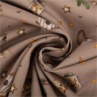93253-Weihnachtsstoff-Baumwollstoff-Popeline-Allover-Weihnachtsmotive-beige-1-45m-Breite-IMG-2788.jpg Weihnachtsstoff Baumwollstoff Popeline Allover. Das Muster in Beige zeigt detailreiche Vogelhäuschen, Laternen, Bäume und Sterne, 1,45m breit - kunstvoll eingedreht in Falten
