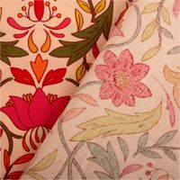 93254-Baumwollstoff-Alphonse-Blumen-Ornamente-peach-gruen-pink-1-47m-Breite-IMG-2796.jpg Baumwollstoff Popeline Alphonse. Der Digitaldruck zeigt Blumen Ornamente in Peach, Grün und Pink in einem symmetrischen Muster, 1,47m breit - mit Rueckseite