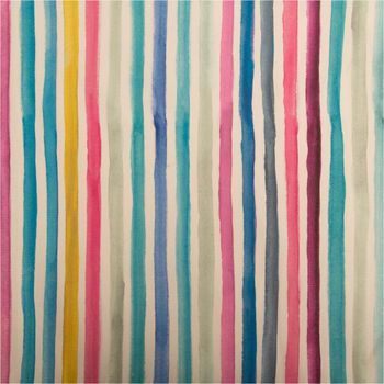 Dieser exquisite Baumwoll-Dekostoff in Halbpanama-Bindung präsentiert einen dynamischen Digitaldruck. Das Muster zeigt breite, vertikale Aquarell-Streifen in Weiß, kräftigem Blau, Pink und Gelb auf 1,40 Metern Breite - Nahaufnahme