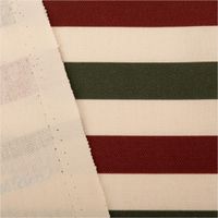 93260-Baumwollstoff-Halbpanama-Digitaldruck-Weihnachtsstoff-Streifen-weiss-rot-gruen--2-80m-Breite-IMG-2827.jpg Dieser hochwertige Weihnachts-Dekostoff aus Baumwoll-Halbpanama verfügt über einen klaren Digitaldruck. Die auffälligen Querstreifen in Weiß, klassischem Rot und elegantem Grün sind 2,80 Meter breit - mit Rueckseite