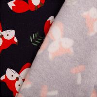 93275-Sweatstoff-Fuechse-mit-angerauter-Innenseite-dunkelblau-orange-1-47m-Breite-IMG-2980.jpg Bequemer Sweatstoff mit angerauter Innenseite, ideal für warme Kinderkleidung. Das lustige Motiv zeigt orange-weiße Füchse und Pilze auf einem tiefen dunkelblauen Grund, 1,47 Meter breit - mit Rueckseite