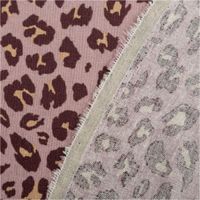 93293-Viskose-Stoff-mit-30--Leinen-Leo-rosa-creme-aubergine-1-34cm-Breite-IMG-2962.jpg Leichter Viskosestoff mit hohem Leinenanteil und einem stylishen Leo-Print. Das Muster zeigt eine moderne Farbkombination in Rosa, dunklem Aubergine und Creme, 1,34 Meter breit - mit Rueckseite