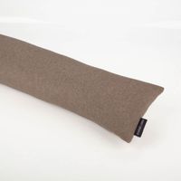 93295-SCHoeNER-LEBEN--Zugluftstopper-Thermo-kuschelweich-uni-in-Hellbraun-fuer-Fenster-und-Tueren--waschbar--verschiedene-Groessen-IMG-2163.jpg Komplettansicht eines länglichen hellbraunen SCHÖNER LEBEN. Zugluftstoppers vor weißem Hintergrund