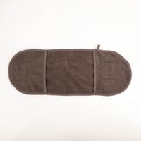 Hochwertiges Mikrofaser-Handtuch für Tiere in einem praktischen, neutralen Grau. Mit den Maßen 65 x 24 cm und einer besonders saugstarken Struktur ist es ideal zum schnellen Abtrocknen von Pfoten und Fell nach dem Spaziergang oder Bad geeignet - Vollansich