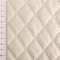 93319-Steppstoff-Bekleidungsstoff-Rautensteppung-3--Elasthan-silber-irisierend-1-48m-Breite-IMG-3012.jpg Eleganter, leichter Steppstoff mit dezentem Schimmer-Effekt. Die Oberfläche ist silber irisierend und die Rautensteppung sorgt für eine luxuriöse Optik, 1,48 Meter breit - mit Massband